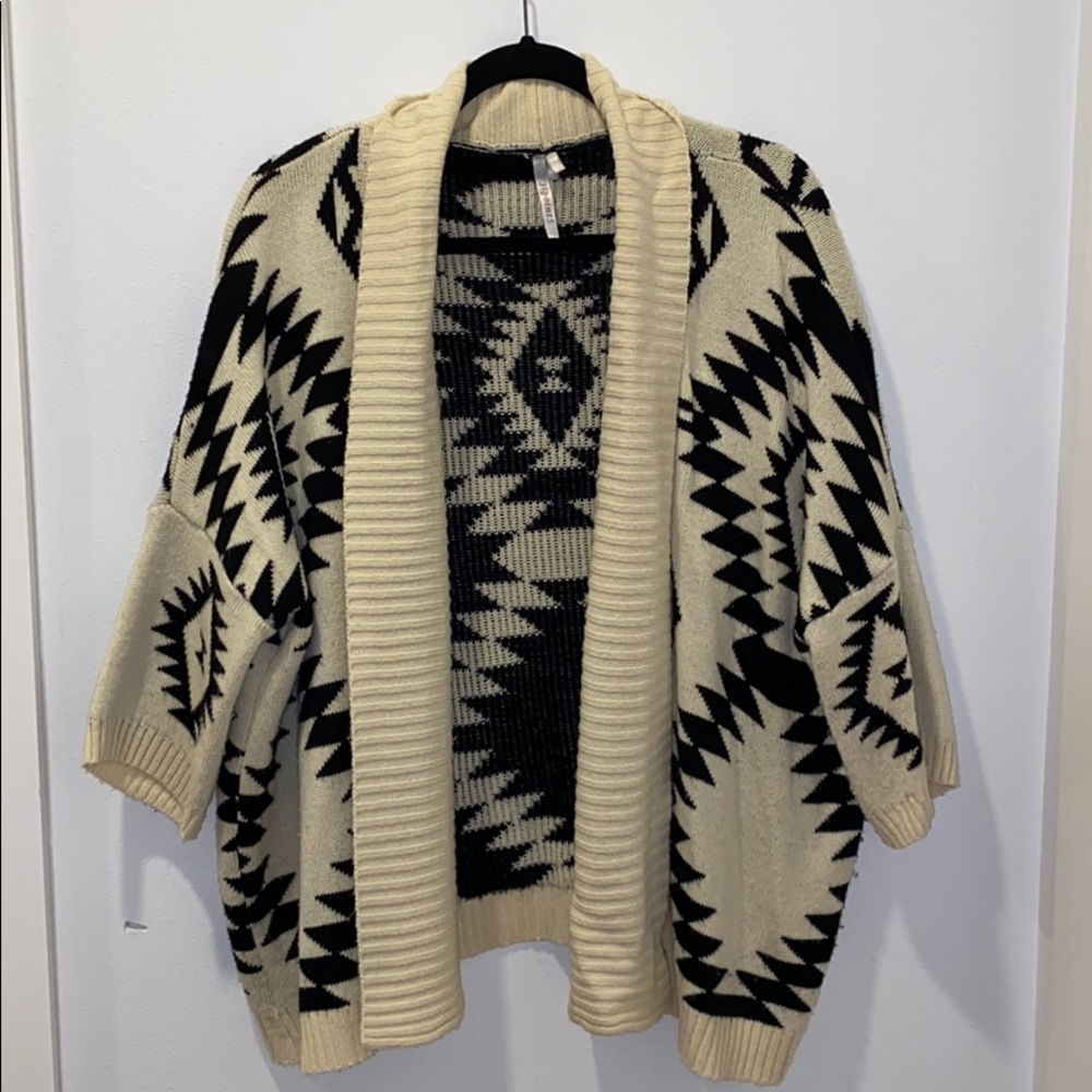 Oversized cardigan knit kimono with print